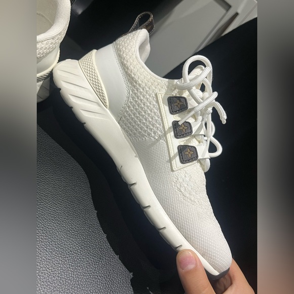 Lv women’s runners - Picture 12 of 13